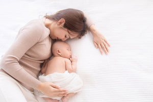 3 Reasons To Try Dangle-Feeding Your Baby